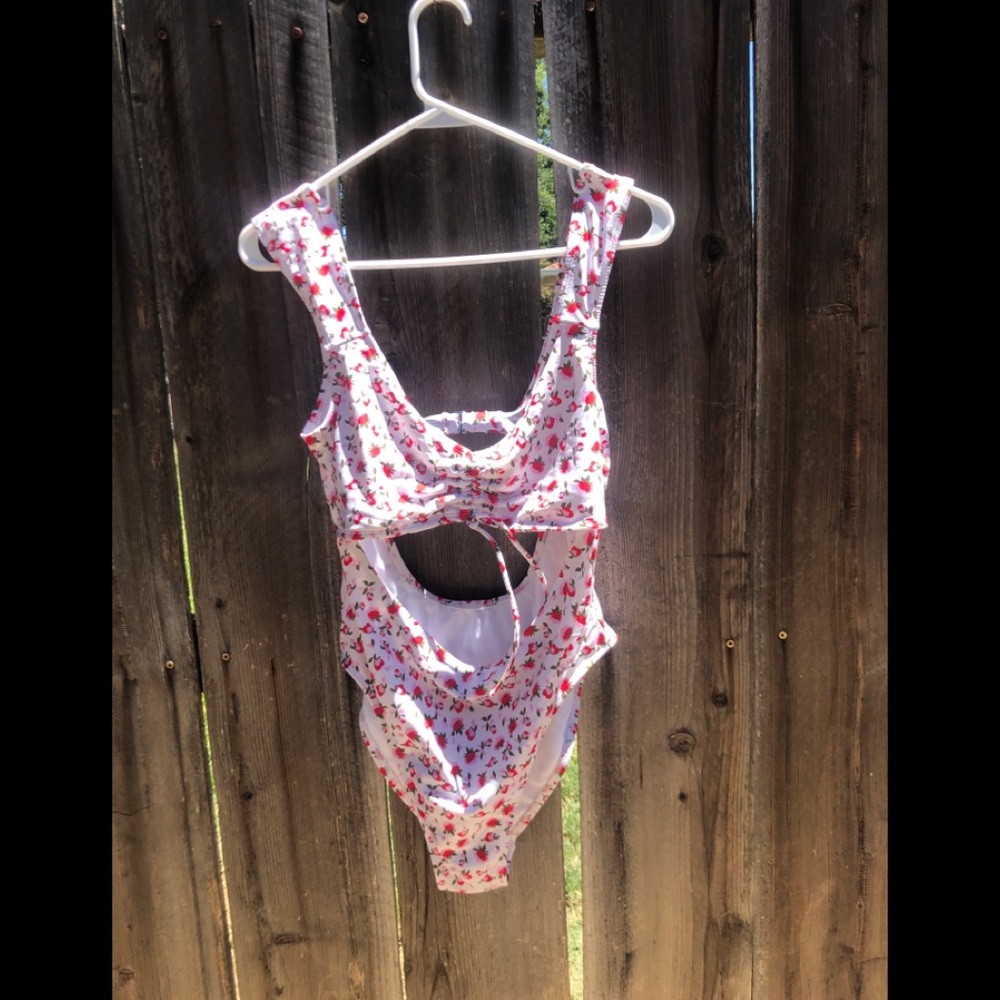 Women’s  bathing suit